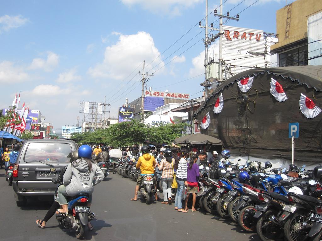 Hotel Tosari Malang Esterno foto