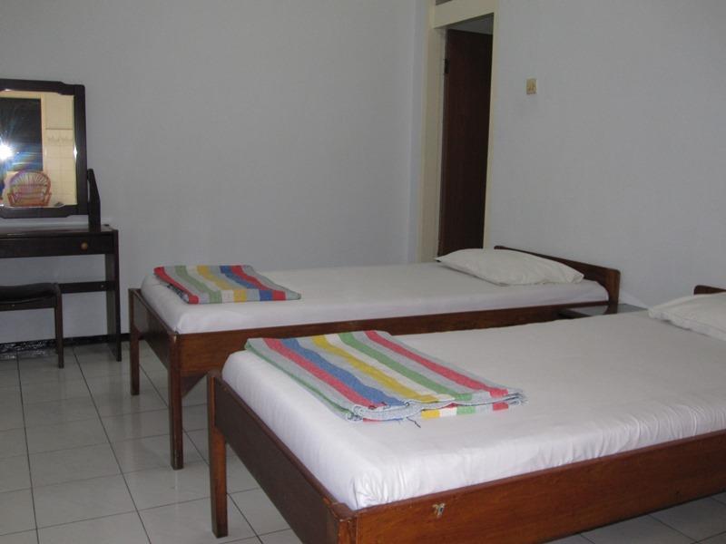 Hotel Tosari Malang Esterno foto